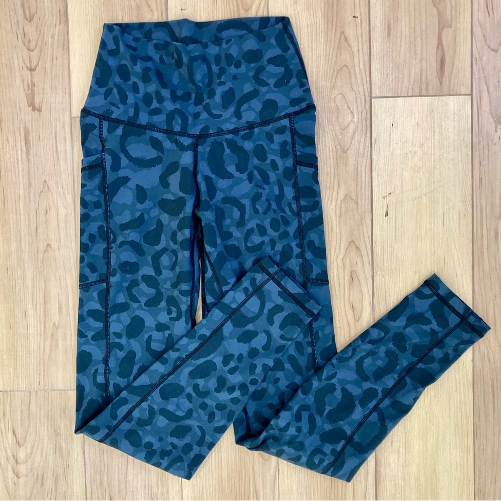 Colorfulkoala Cyan Leopard 7/8 Leggings